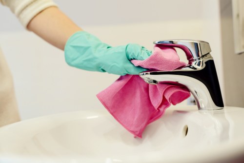 Cleaning a modern apartment in Haringey with local access considerations