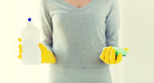 Cleaner assessing carpet cleaning risks in a room